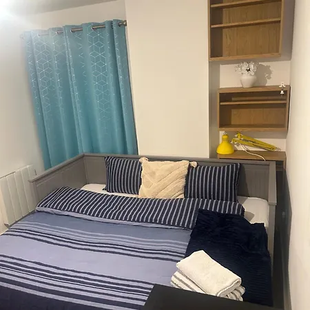 In Centre - Free Parking Apartament